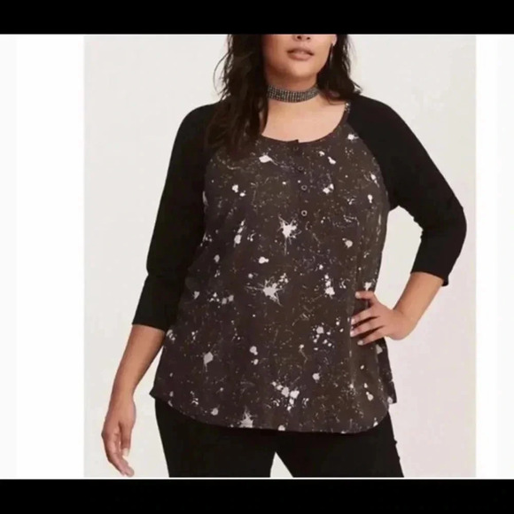 Torrid Black/White Splatter Print Top 00 - Picture 1 of 2